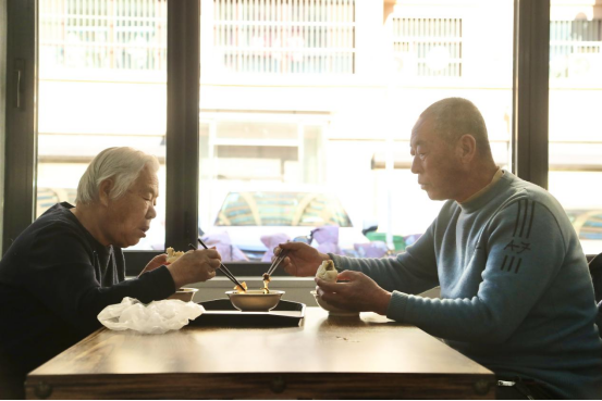 河北東光：惠民餐廳讓老人吃上“暖心餐”_fororder_河北東光：惠民餐廳讓老人吃上“暖心餐”260