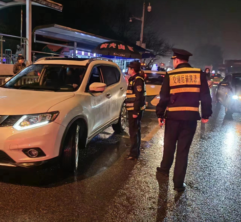 重庆交通执法总队南岸区大队开展投诉高发地区非法营运专项整治_fororder_微信图片_20240119142548