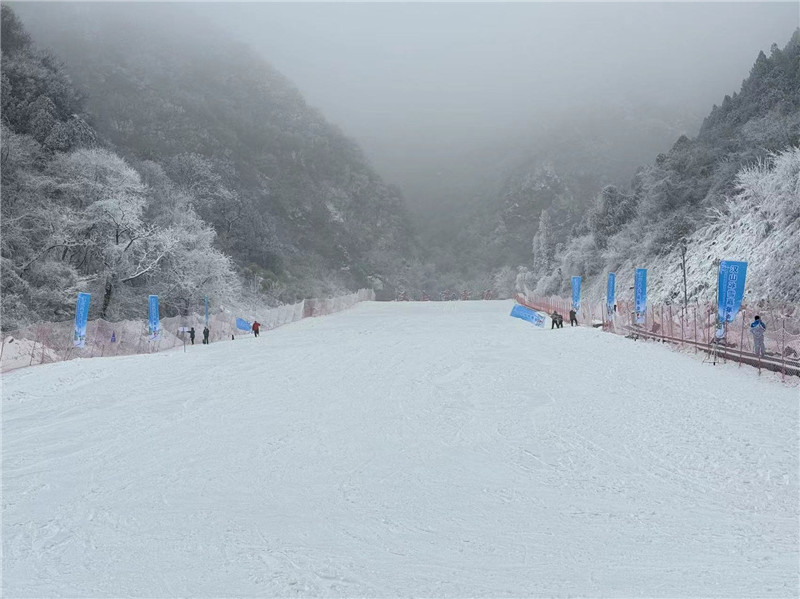 2024首屆漢山冰雪嘉年華在靈寶市漢山景區啟動_fororder_漢山滑雪場滑道 攝影 郭佳佳