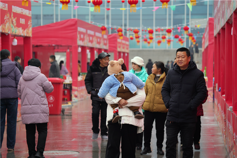 年味进万家 信阳市羊山新区春节消费火热_fororder_图片12