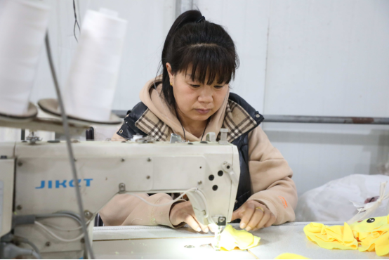 河北鹽山：年底訂單足 車間生産忙_fororder_河北鹽山：年底訂單足 車間生産忙341