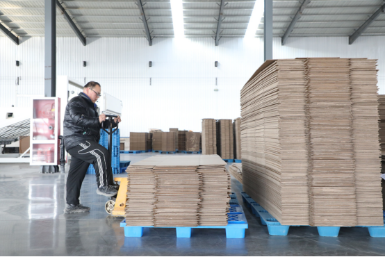 河北鹽山：年底訂單足 車間生産忙_fororder_河北鹽山：年底訂單足 車間生産忙390