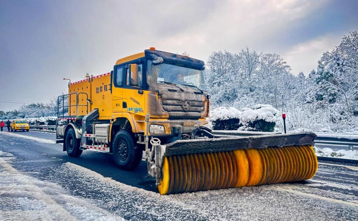 浙江多地高速被“冰冻” 吹雪车、破冰车火速集结支援_fororder_W020240123750130835609