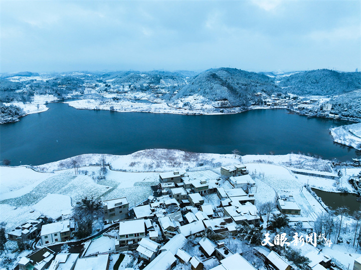 冬游贵州丨贵州黔西：雪中湖泊美如画