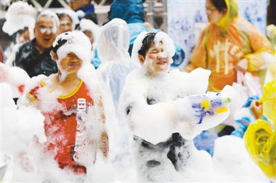 【台海 列表】【滚动新闻】泼水祈福 台湾新北市举办泼水节