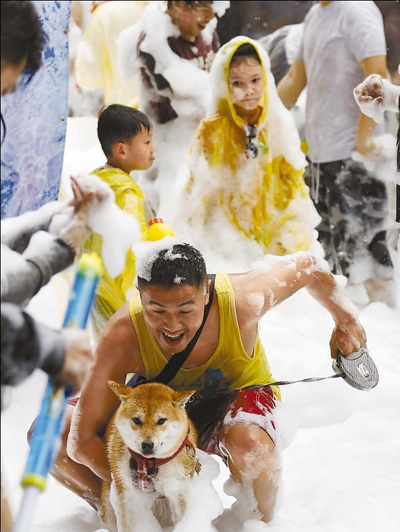 【台海 列表】【滚动新闻】泼水祈福 台湾新北市举办泼水节