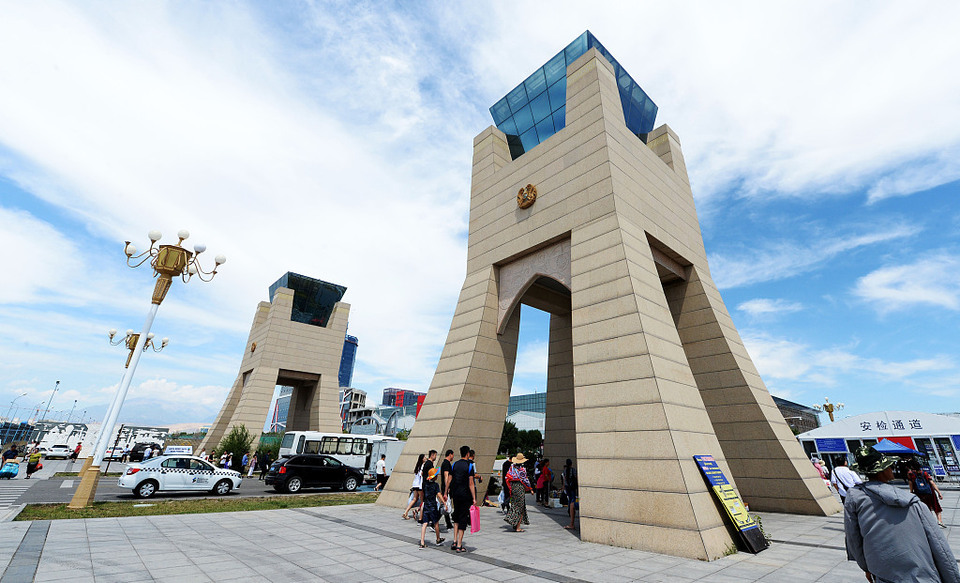 边城之春丨当电商直播的“风”从霍尔果斯吹向中亚