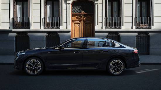 油电同价43.99万元起 全新BMW 5系 / i5正式上市_fororder_image005