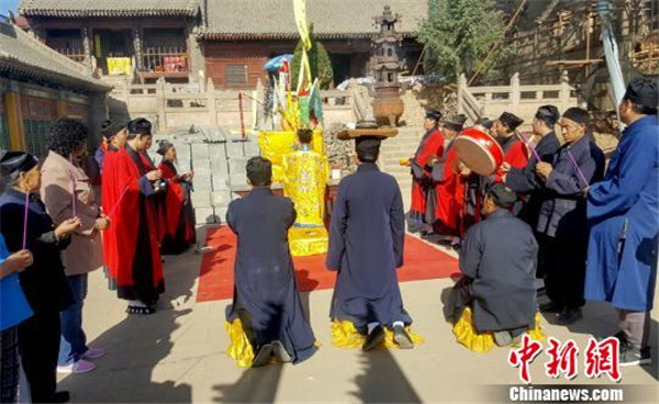 เต๋าจัดพิธีเซ่นไหว้เทพเจ้าเจินอู่ในเทศกาลวันที่ 3 เดือน 3