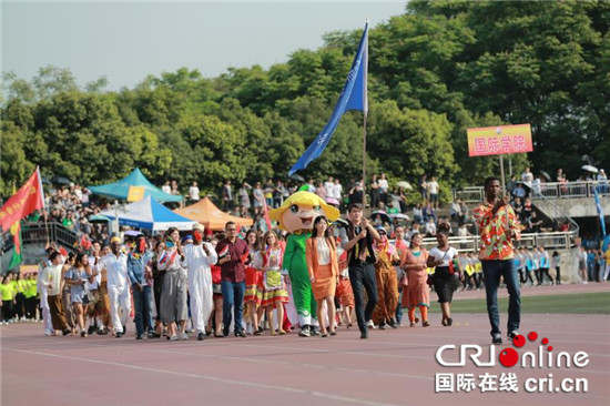 【CRI專稿 圖文】西南大學舉行第十三屆田徑運動會