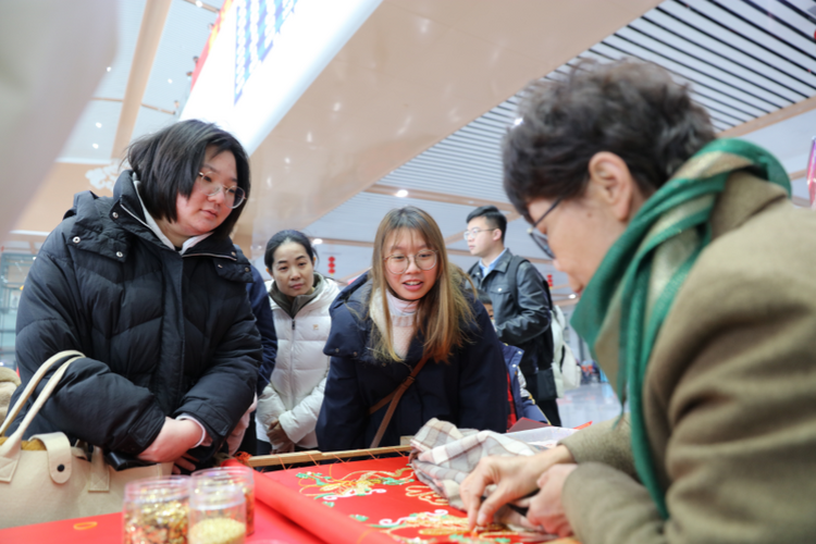 福厦高铁泉州南站：创新融合非遗文化 特色集市一应俱“泉”_fororder_图片3