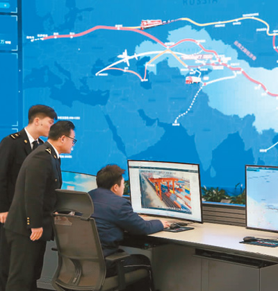 中哈（连云港）物流合作基地里的“马合江们”：“我相信‘一带一路’将改变世界”