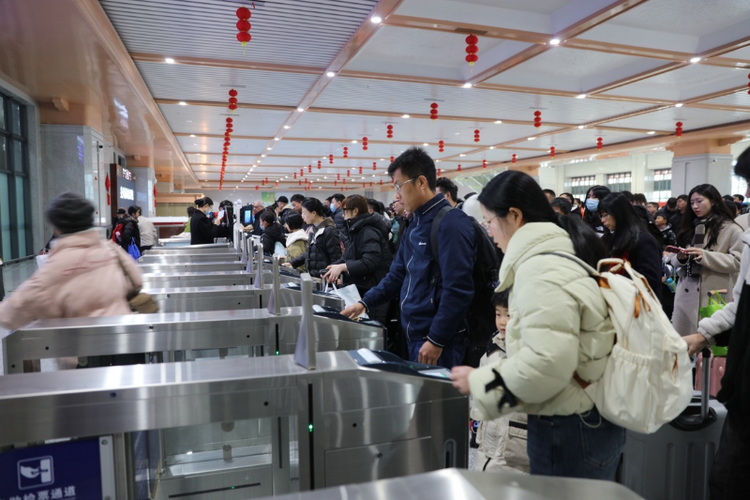 福厦高铁泉州南站：创新融合非遗文化 特色集市一应俱“泉”_fororder_图片2