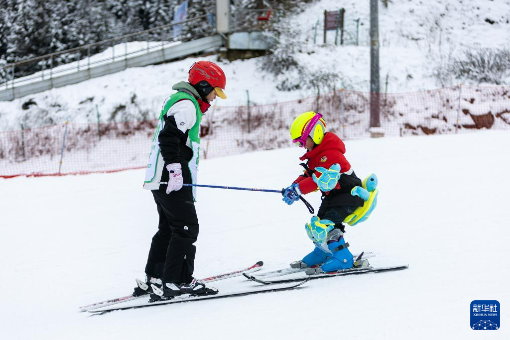 重庆：高山“冷资源”助推冰雪经济发展