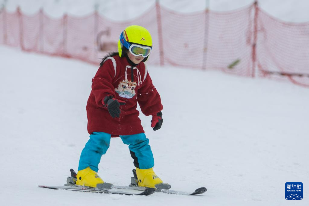 重庆：高山“冷资源”助推冰雪经济发展