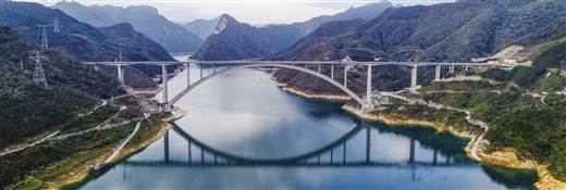 一“拱”驚嘆世界 ——寫在天峨龍灘特大橋建成通車之際