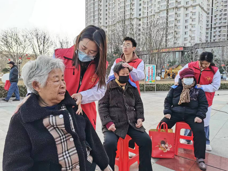石家庄市鹿泉区：“学雷锋”青年志愿服务市集活动启动_fororder_图片1