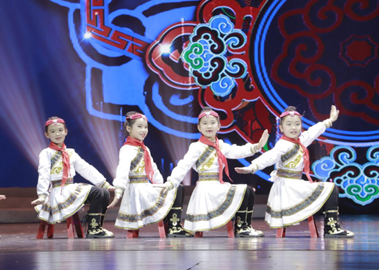 贵州省歌舞剧院少儿艺术团举行“瑞龙呈祥”新年展演_fororder_少儿3