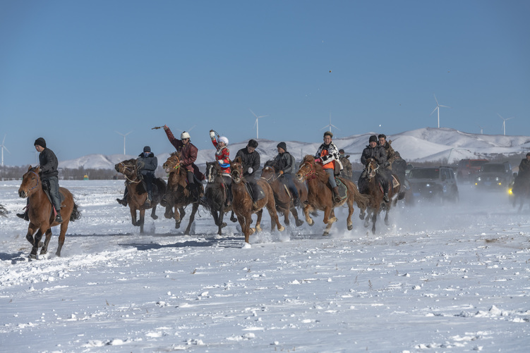 河北丰宁：让“冷资源”热起来_fororder_坝上雪骑受热捧  拍摄张志强.JPG