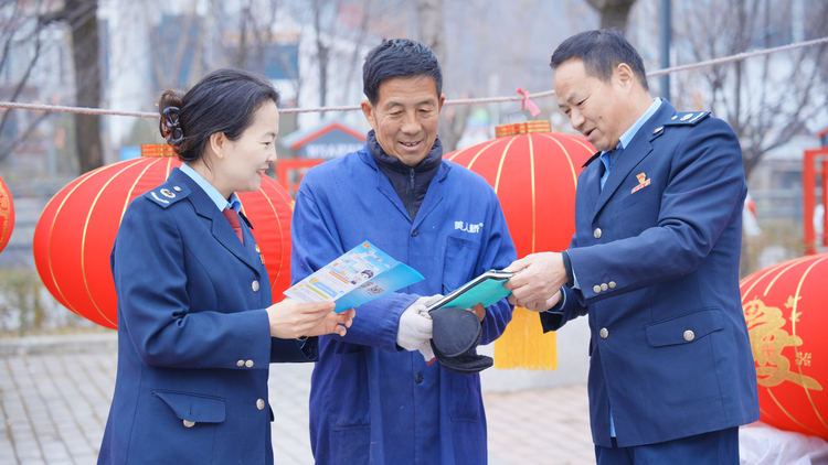 赶大集 讲税宣 春风送暖迎新年_fororder_图片1