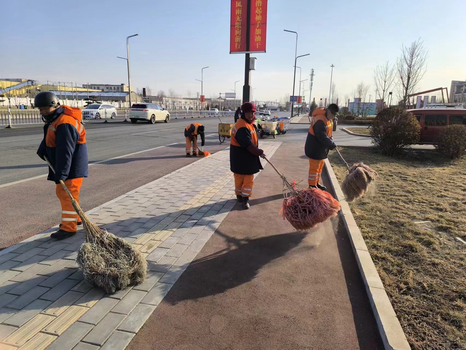 保定市满城区：市容市貌大整治 扮靓城市迎新春_fororder_环卫工人对重点路段进行清扫 摄影 孟宁