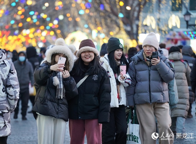 醉龙江｜漫步中央大街游客邂逅“浪漫冰城”
