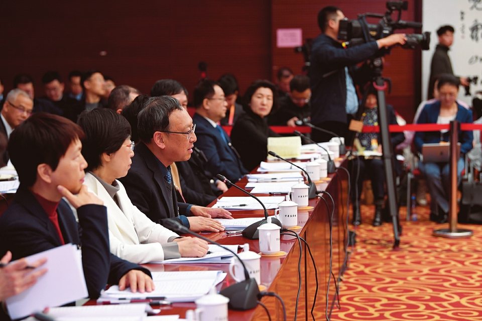 中外媒体记者点赞山西经济社会发展成就_fororder_573eefcc7d84e9358cd0d620218d213d