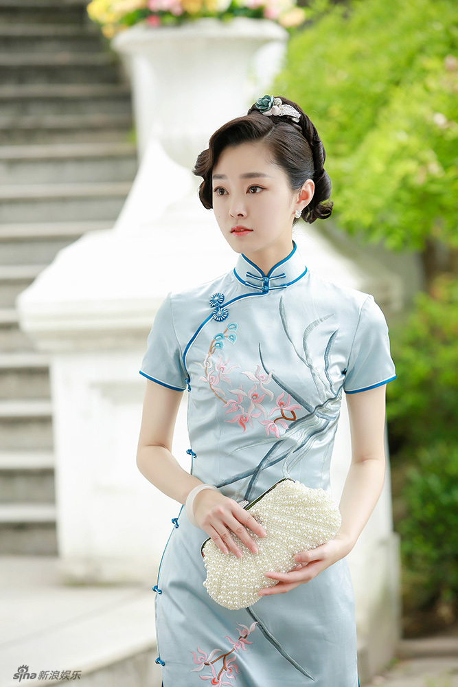 宋轶旗袍诠释民国风雅 素净柔美尽显风情