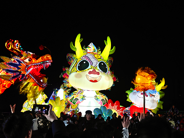“龙”来了！这个春节 成都龙马湖不止有灯会_fororder_灯会现场-供图-成都东部新区党群工作部宣传处