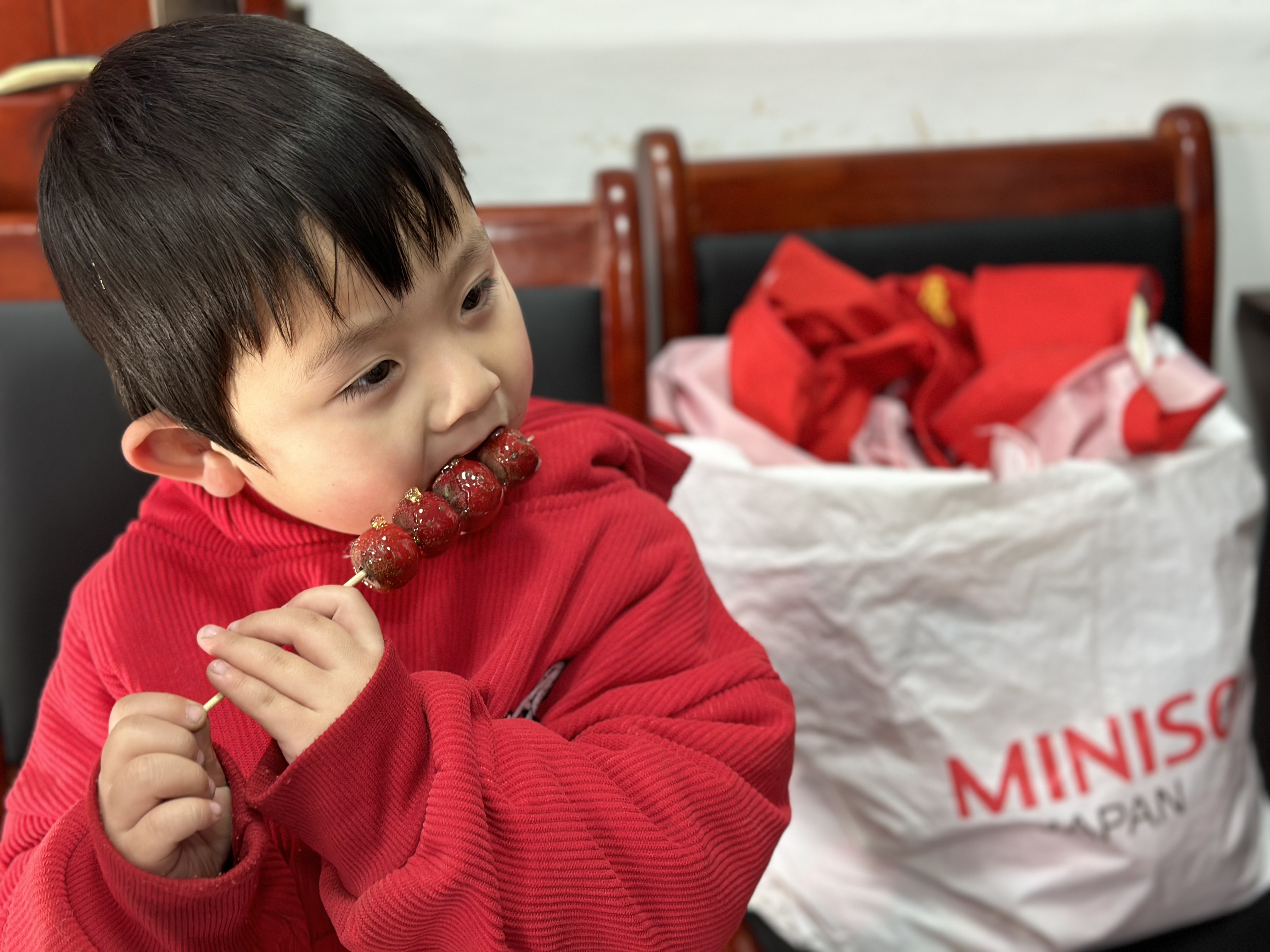 图片默认标题_fororder_滦平县举办“我们的节日·春节”——“冰糖葫芦串串香，甜甜蜜蜜迎新年”我在新时代文明实践站过大年活动 (6)