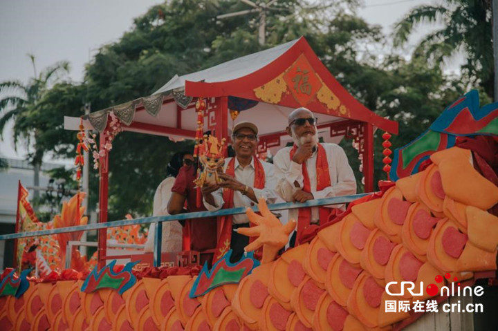 （龙腾中国年）毛里求斯2024年“欢乐春节”花车巡游隆重举办_fororder_3