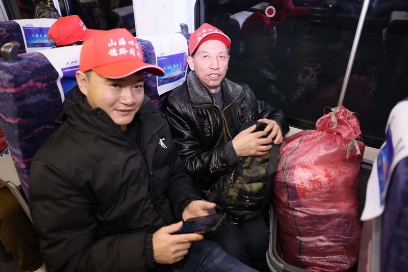 新春走基层 | “直通车”护送老乡温暖返乡