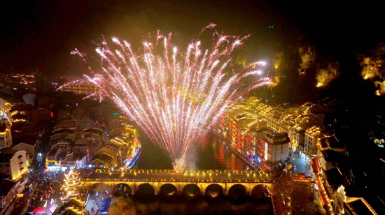 貴州鎮遠傳統龍燈會從正月初七玩到十六  弘揚古城千年習俗_fororder_圖片4