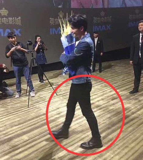 穿增高鞋 杨洋身材还是五五开