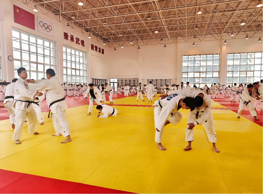 立春日迎“十六冠王”载誉抵津 天津体育繁花盛开_fororder_6