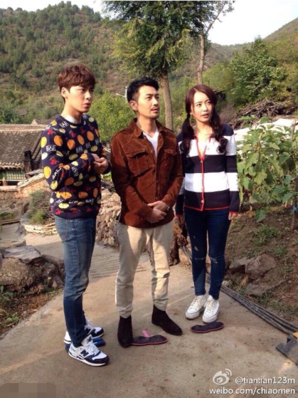 传杨幂撮合李易峰唐嫣 李易峰唐嫣公开穿情侣装