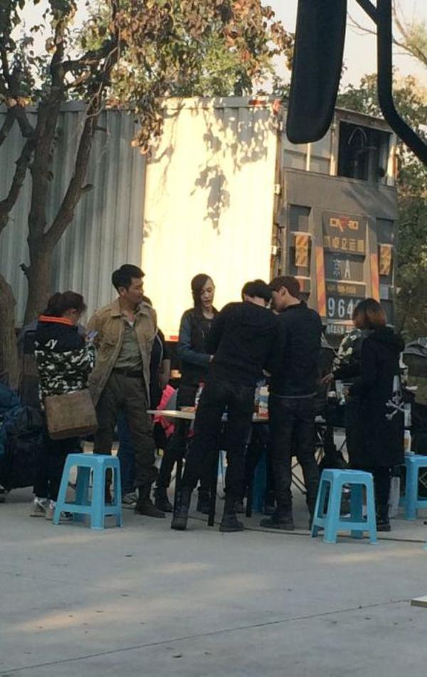 传杨幂撮合李易峰唐嫣 李易峰唐嫣公开穿情侣装