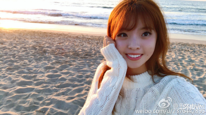 组图：王中磊女儿王文也晒美照 笑容甜美有气质