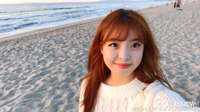 组图：王中磊女儿王文也晒美照 笑容甜美有气质