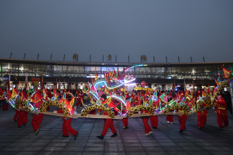 龍盤虎踞 舞龍大會在南京點亮“中國龍”