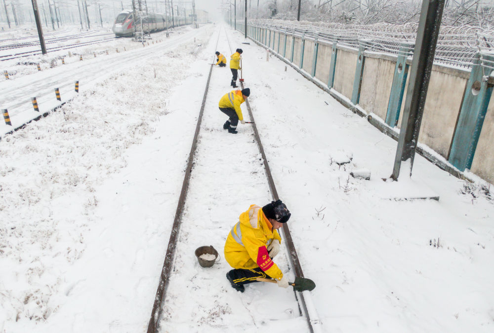 战冰雪 护民生——南方多地奋力迎战低温雨雪冰冻天气