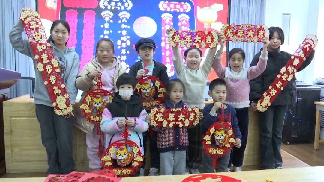 石家庄市鹿泉区：巧手DIY 春联送祝福_fororder_3