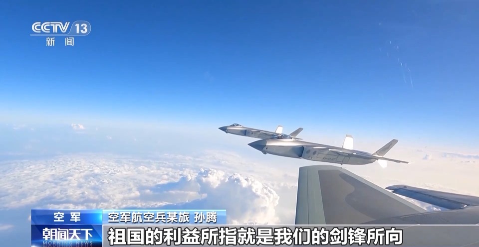 飞出新时代的荣光！这就是歼-20飞行员的英姿→