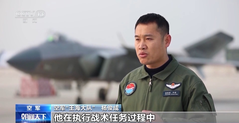 飞出新时代的荣光！这就是歼-20飞行员的英姿→