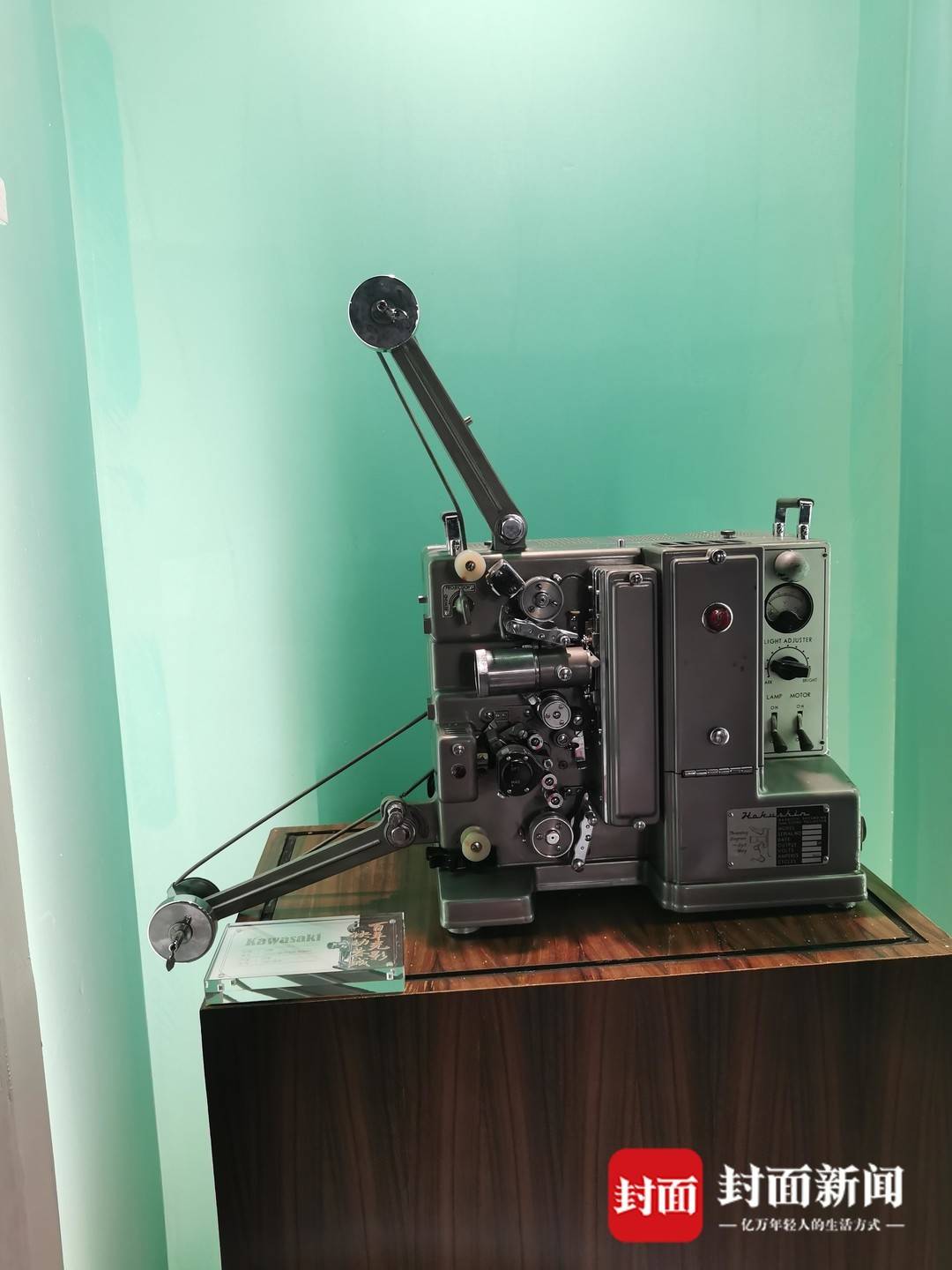 （转载）“百岁”放映机重映老成都影像 成都首个电影轻博物馆今日开馆