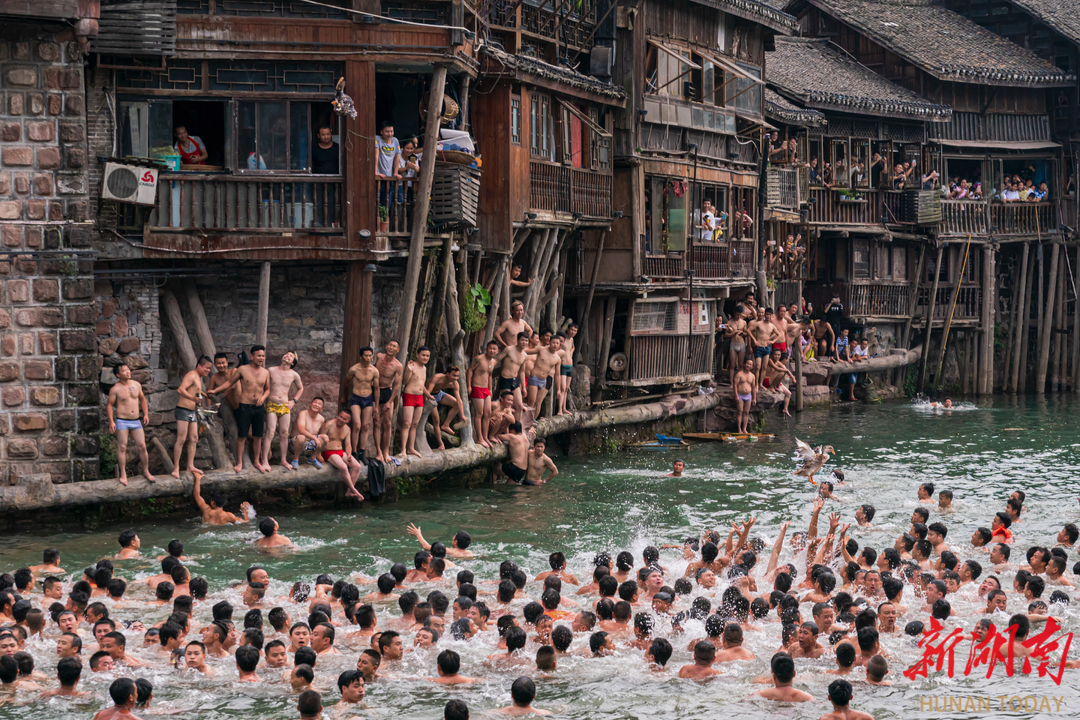 凤凰古城旅游区确定为国家5A级旅游景区