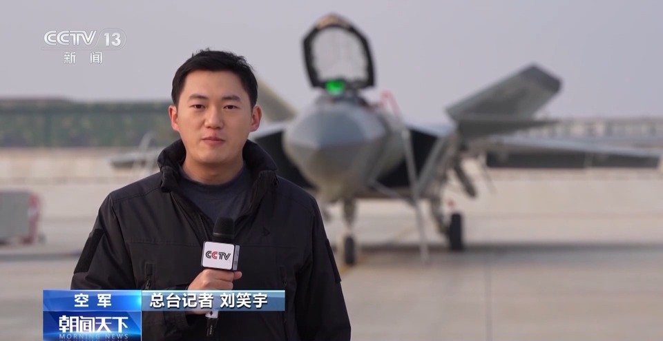飞出新时代的荣光！这就是歼-20飞行员的英姿→