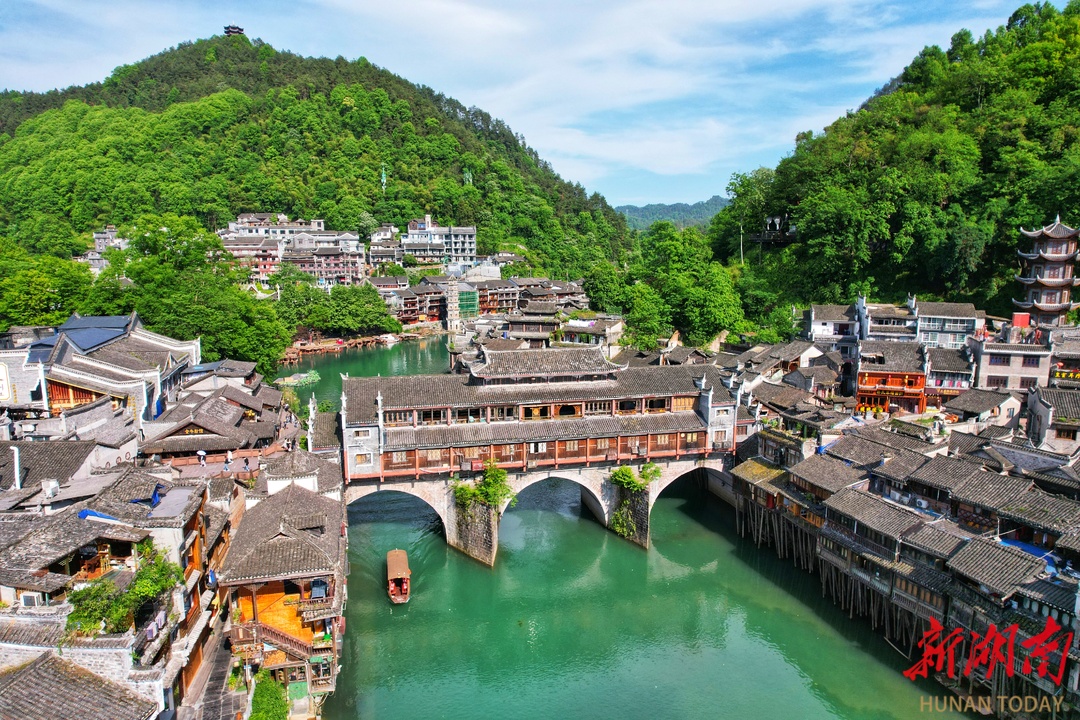 凤凰古城旅游区确定为国家5A级旅游景区