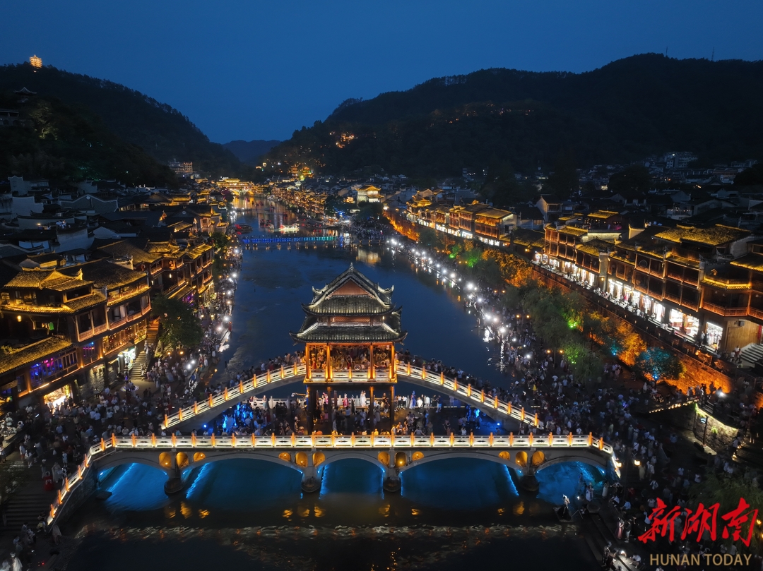 凤凰古城旅游区确定为国家5A级旅游景区