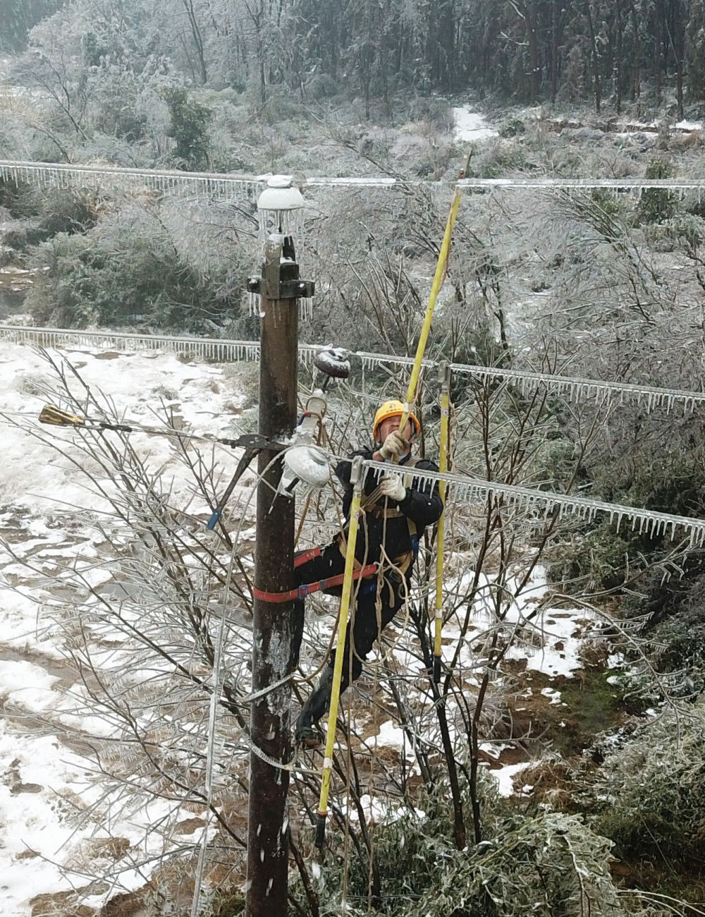 战冰雪 护民生——南方多地奋力迎战低温雨雪冰冻天气